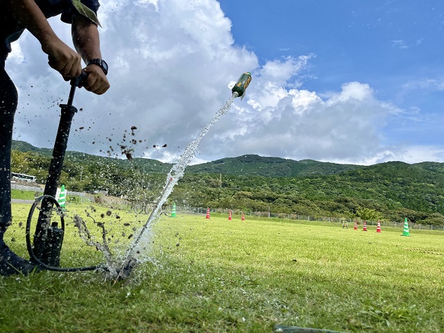 ペットボトルロケットづくり