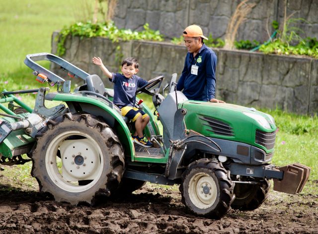 (こどもまつり)トラクターを運転しよう！