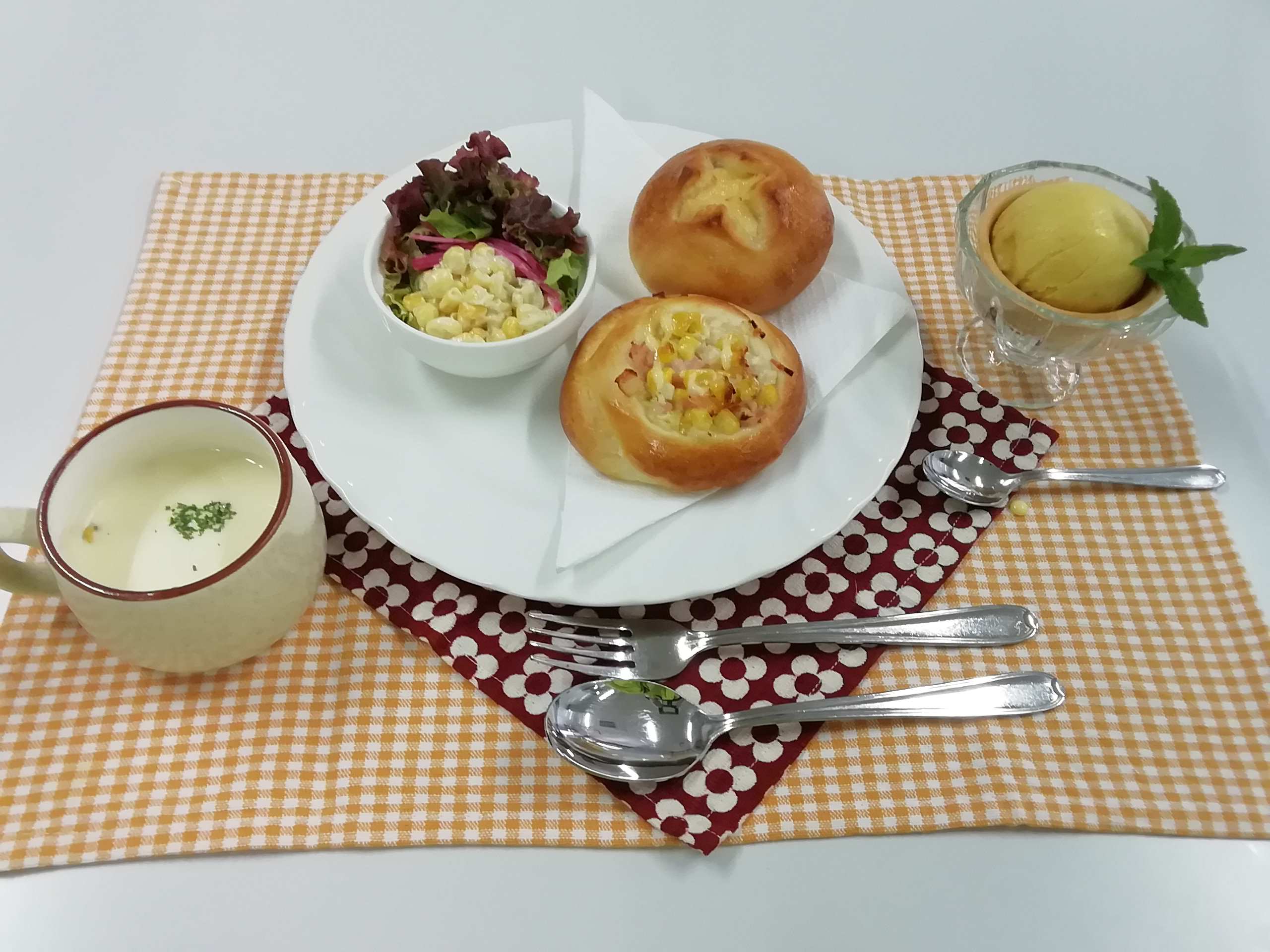 スイートコーンづくめのカフェランチ作り
