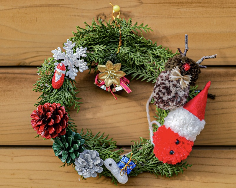 ダンボールでクリスマスリースを作ろう