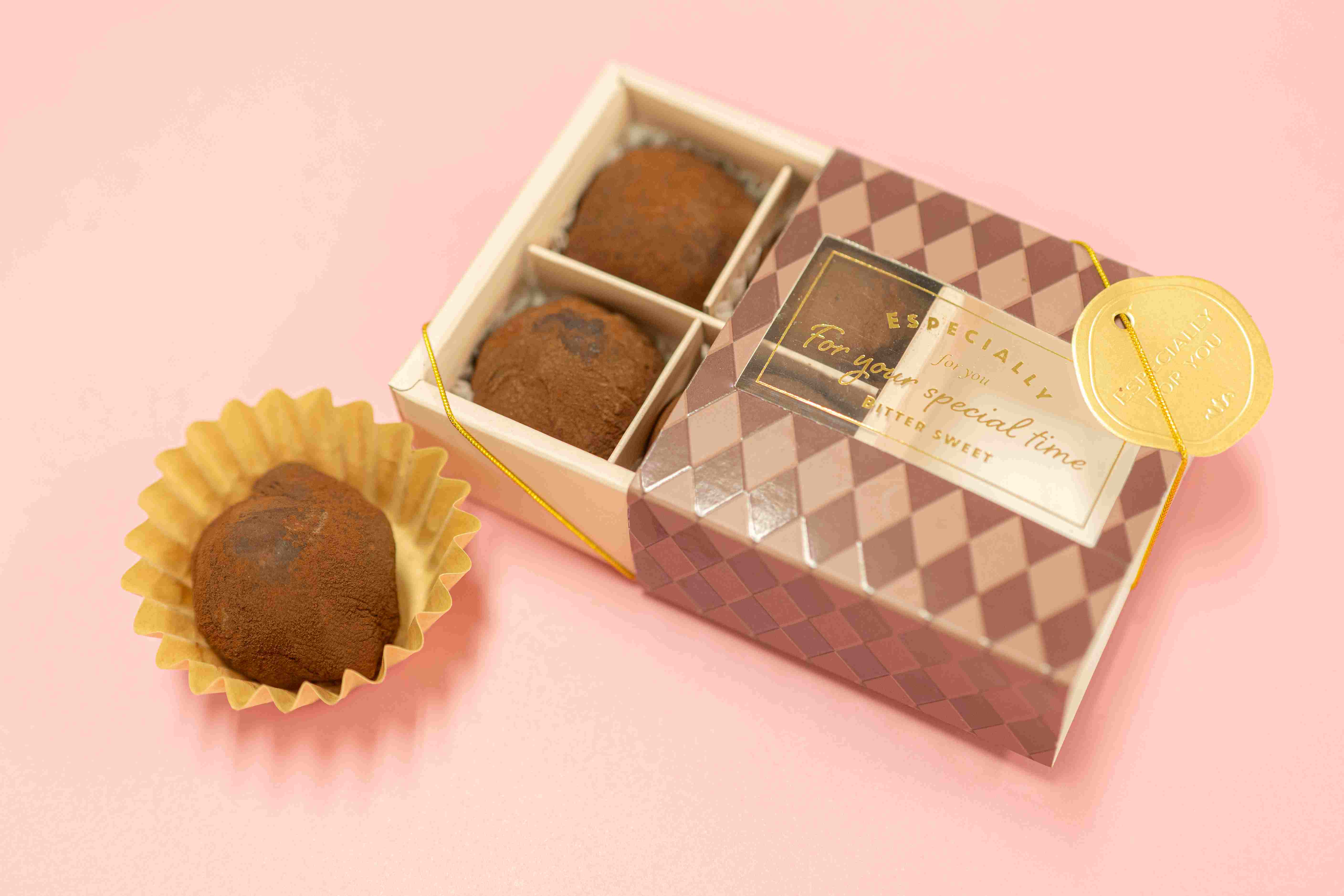 チョコ大福（餡とサツマイモ入り）