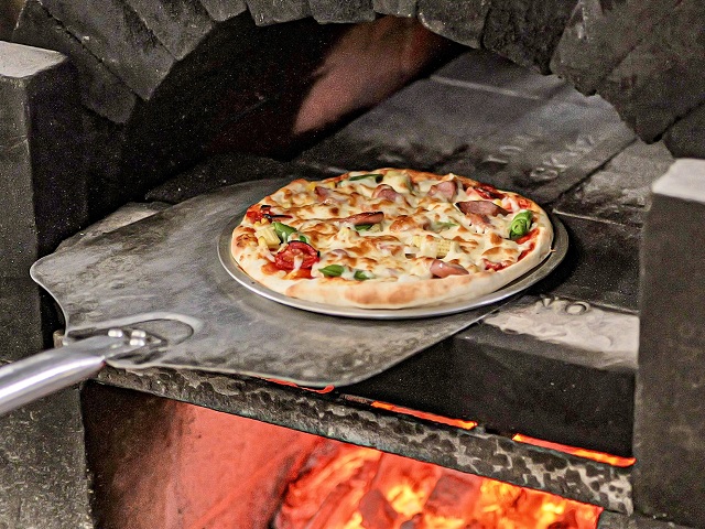 石窯で焼く！農園ピザ