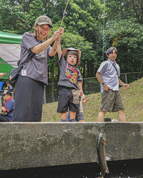 マス釣りと羽釜ごはん体験