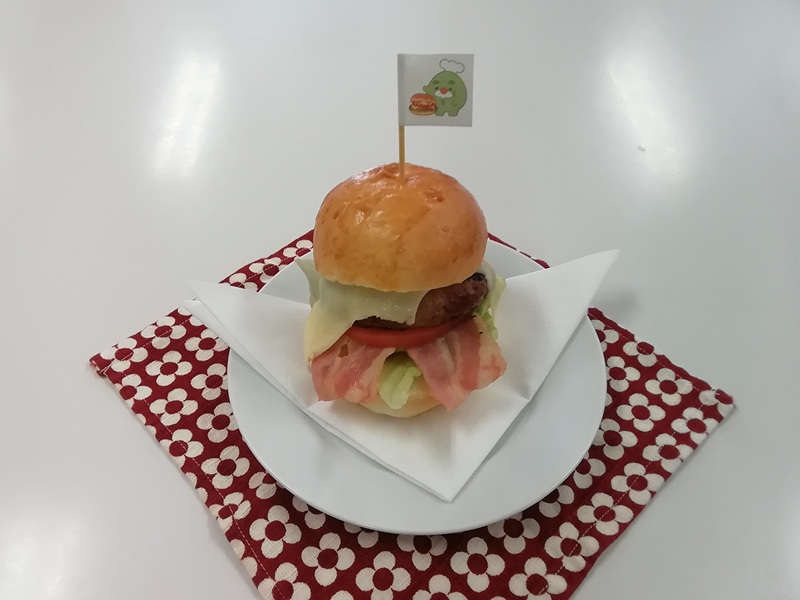 ファムじい黒豚バーガー