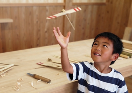 手作業で作って飛ばそう！竹とんぼづくり